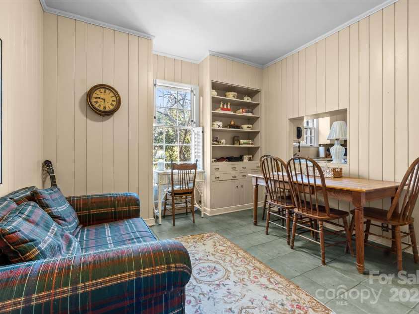 107 Hillside Lane, Morganton, NC 28655.  MLS# CAR4225089, YatesRealty ID 6492. 