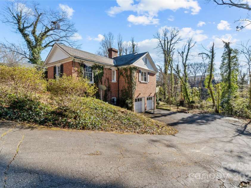 107 Hillside Lane, Morganton, NC 28655.  MLS# CAR4225089, YatesRealty ID 6492. 