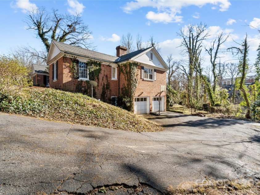 107 Hillside Lane, Morganton, NC 28655.  MLS# CAR4225089, YatesRealty ID 6492. 