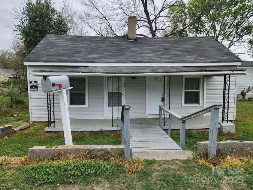 109 Starnes Street, Chester, SC 29706.  MLS# CAR4242233, YatesRealty ID 6493. 