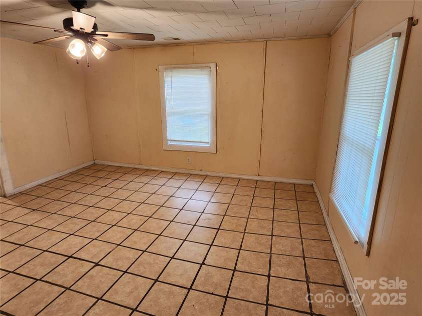 109 Starnes Street, Chester, SC 29706.  MLS# CAR4242233, YatesRealty ID 6493. 