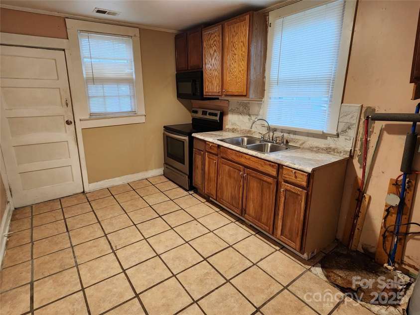 109 Starnes Street, Chester, SC 29706.  MLS# CAR4242233, YatesRealty ID 6493. 