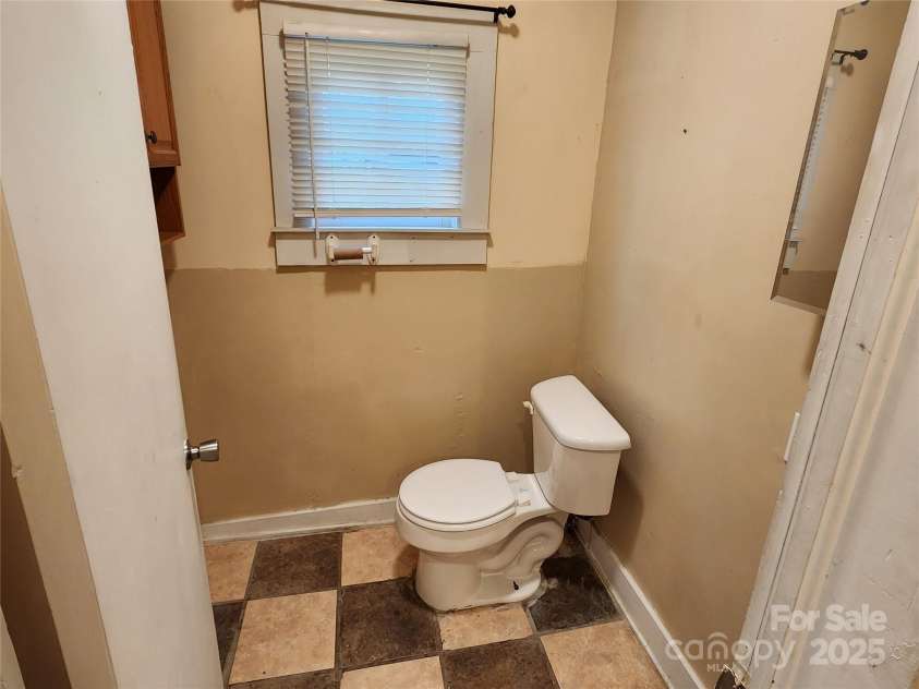 109 Starnes Street, Chester, SC 29706.  MLS# CAR4242233, YatesRealty ID 6493. 