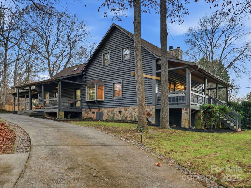 19810 Schooner Drive, Cornelius, NC 28031.  MLS# CAR4331440, YatesRealty ID 6495. 