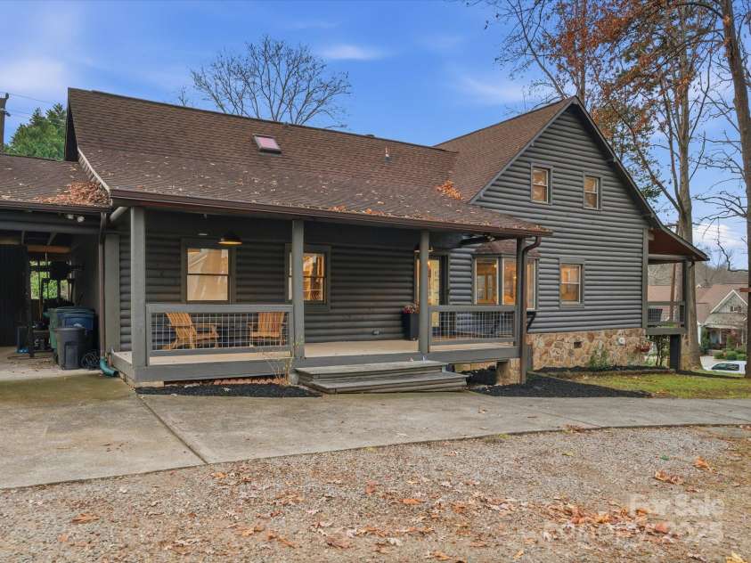 19810 Schooner Drive, Cornelius, NC 28031.  MLS# CAR4331440, YatesRealty ID 6495. 