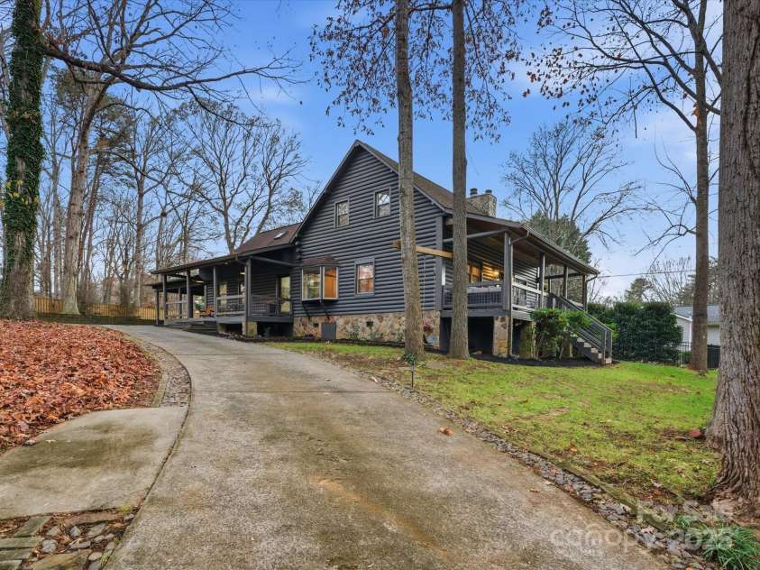 19810 Schooner Drive, Cornelius, NC 28031.  MLS# CAR4331440, YatesRealty ID 6495. 