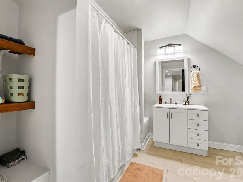 19810 Schooner Drive, Cornelius, NC 28031.  MLS# CAR4434663, YatesRealty ID 6495. 