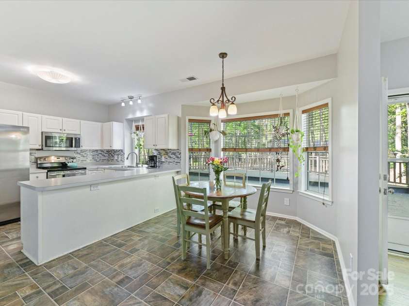 2805 Bathgate Lane, Matthews, NC 28105.  MLS# CAR4244864, YatesRealty ID 6495. 