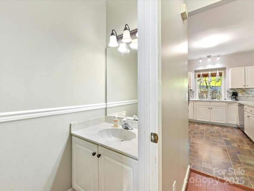 2805 Bathgate Lane, Matthews, NC 28105.  MLS# CAR4244864, YatesRealty ID 6495. 