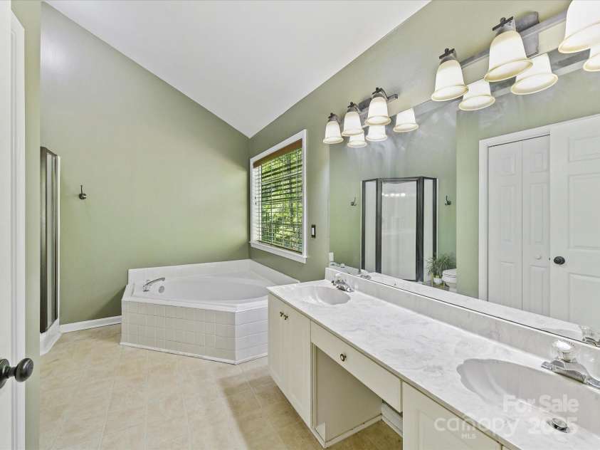 2805 Bathgate Lane, Matthews, NC 28105.  MLS# CAR4244864, YatesRealty ID 6495. 