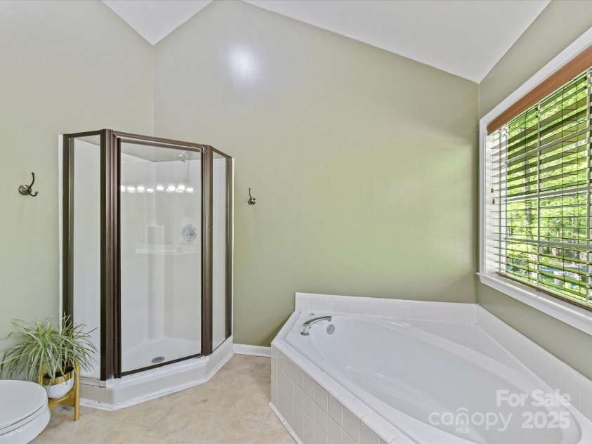 2805 Bathgate Lane, Matthews, NC 28105.  MLS# CAR4244864, YatesRealty ID 6495. 