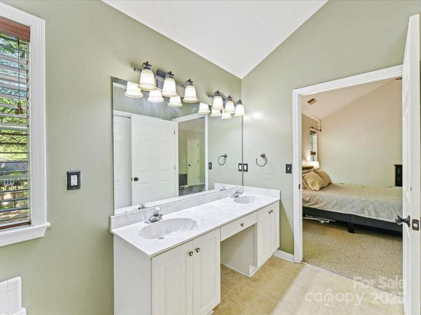 2805 Bathgate Lane, Matthews, NC 28105.  MLS# CAR4244864, YatesRealty ID 6495. 