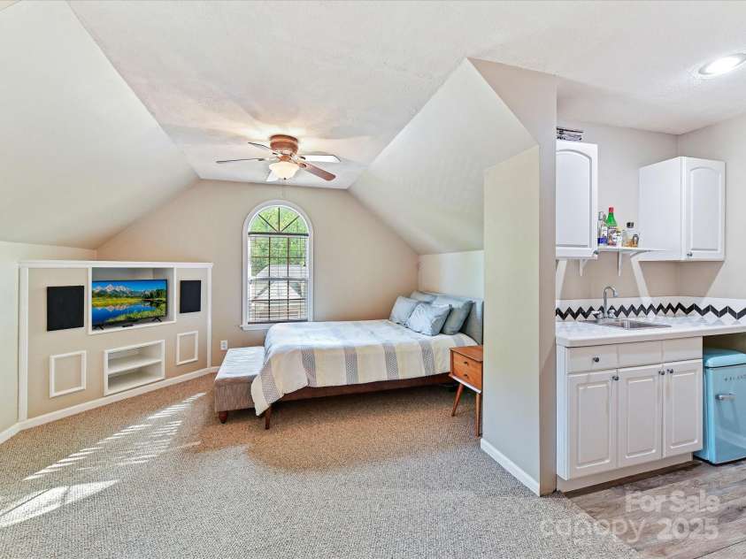 2805 Bathgate Lane, Matthews, NC 28105.  MLS# CAR4244864, YatesRealty ID 6495. 