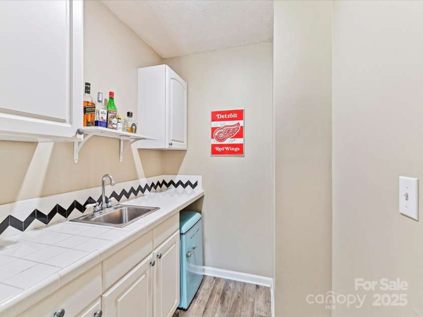 2805 Bathgate Lane, Matthews, NC 28105.  MLS# CAR4244864, YatesRealty ID 6495. 