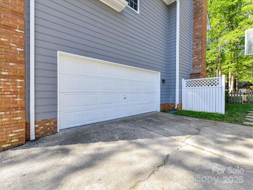 2805 Bathgate Lane, Matthews, NC 28105.  MLS# CAR4244864, YatesRealty ID 6495. 