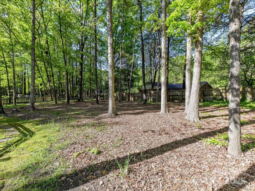 2805 Bathgate Lane, Matthews, NC 28105.  MLS# CAR4244864, YatesRealty ID 6495. 