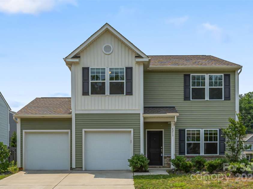 4213 Stockbrook Drive, Charlotte, NC 28215.  MLS# CAR4240143, YatesRealty ID 6496. 