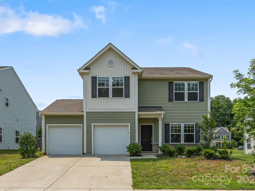 4213 Stockbrook Drive, Charlotte, NC 28215.  MLS# CAR4240143, YatesRealty ID 6496. 