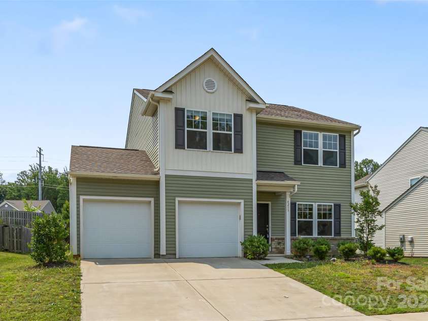 4213 Stockbrook Drive, Charlotte, NC 28215.  MLS# CAR4240143, YatesRealty ID 6496. 