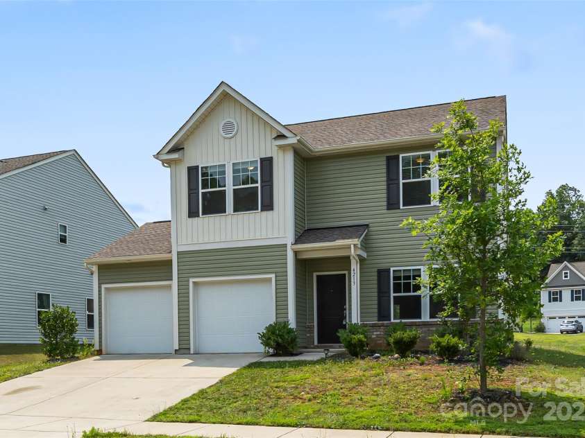 4213 Stockbrook Drive, Charlotte, NC 28215.  MLS# CAR4240143, YatesRealty ID 6496. 