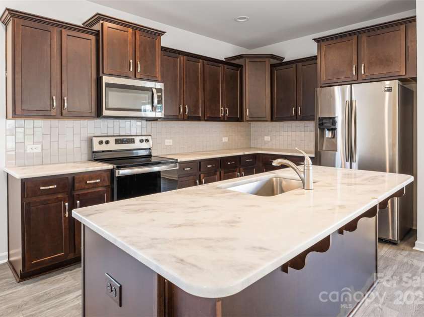 4213 Stockbrook Drive, Charlotte, NC 28215.  MLS# CAR4240143, YatesRealty ID 6496. 