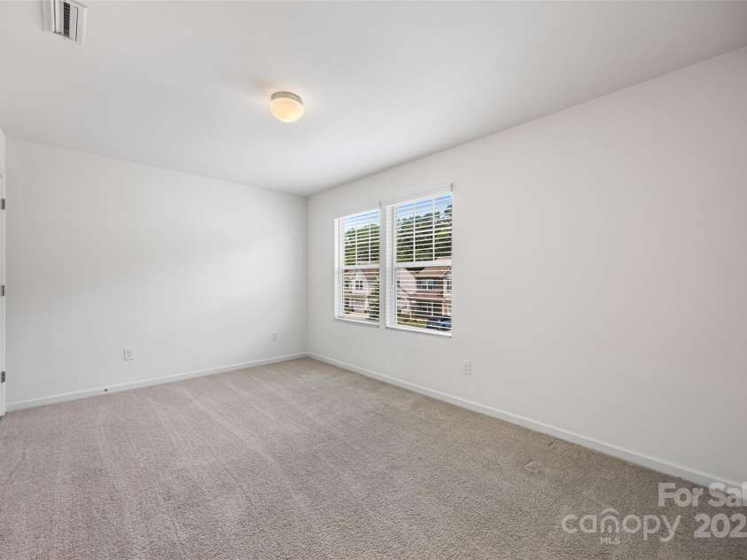 4213 Stockbrook Drive, Charlotte, NC 28215.  MLS# CAR4240143, YatesRealty ID 6496. 