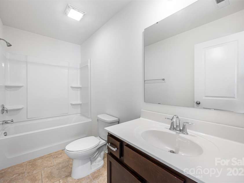 4213 Stockbrook Drive, Charlotte, NC 28215.  MLS# CAR4240143, YatesRealty ID 6496. 