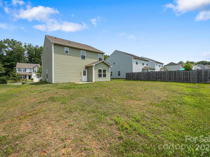 4213 Stockbrook Drive, Charlotte, NC 28215.  MLS# CAR4240143, YatesRealty ID 6496. 