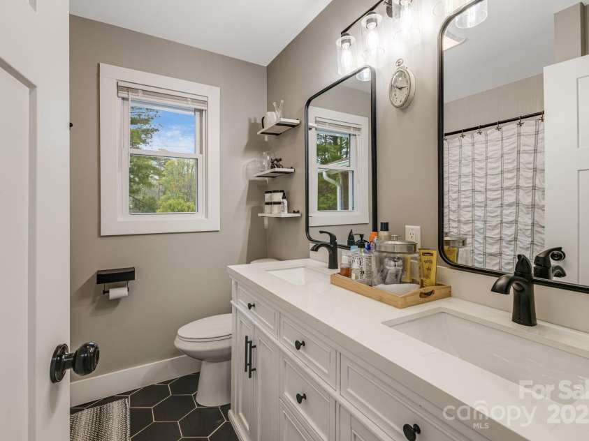 57 Maplewood Knoll Drive, East Flat Rock, NC 28726.  MLS# CAR4239967, YatesRealty ID 6497. Main level full bathroom.