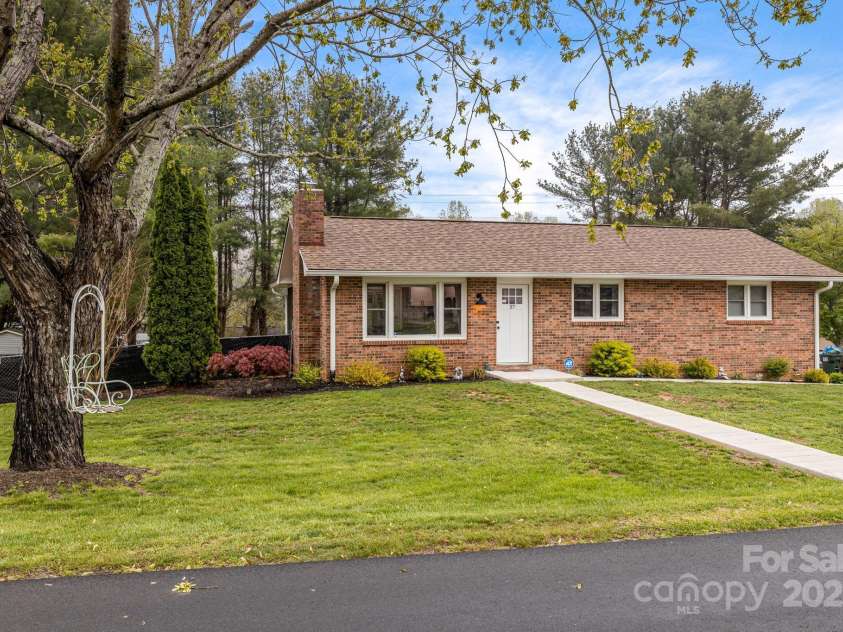 57 Maplewood Knoll Drive, East Flat Rock, NC 28726.  MLS# CAR4239967, YatesRealty ID 6497. Welcome home to your neat as a pin ranch-style residence.