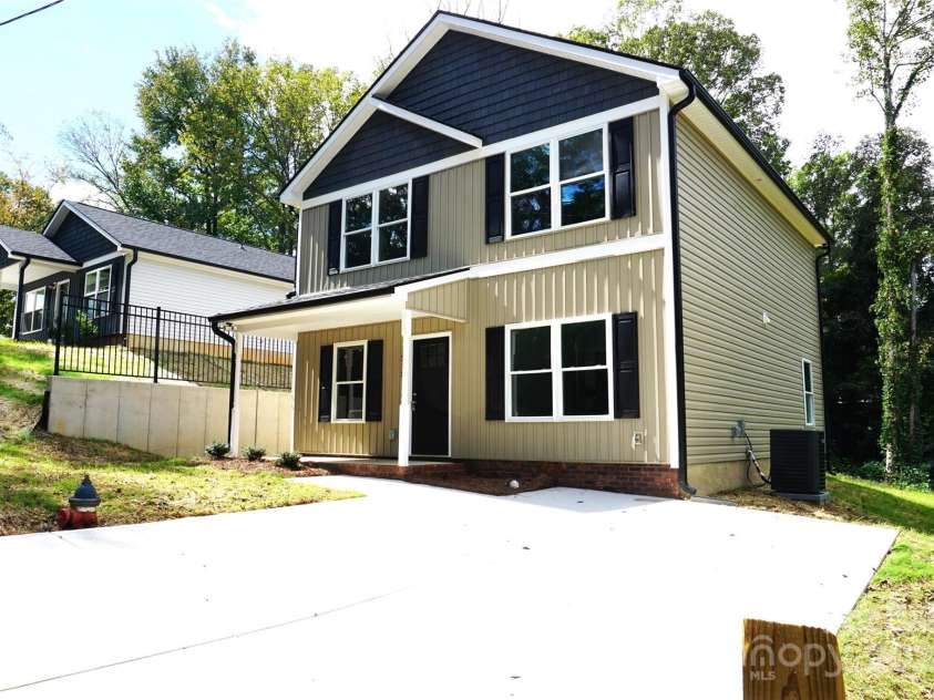 212 James Street, Kannapolis, NC 28083.  MLS# CAR4186400, YatesRealty ID 6499. 