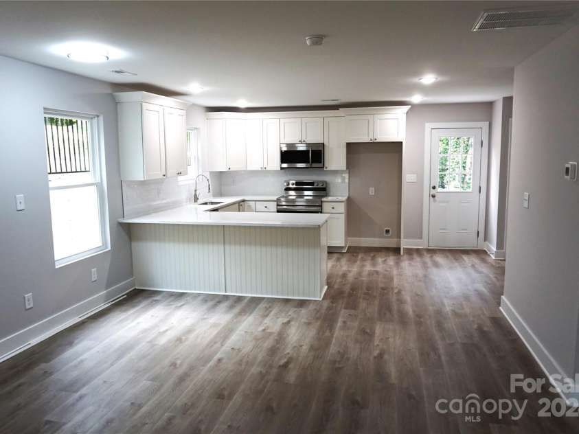 212 James Street, Kannapolis, NC 28083.  MLS# CAR4186400, YatesRealty ID 6499. 