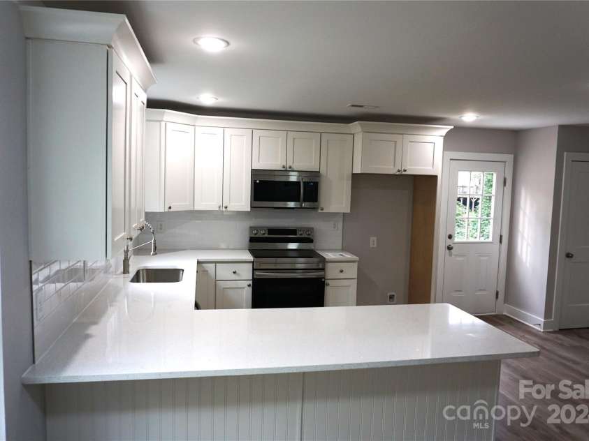 212 James Street, Kannapolis, NC 28083.  MLS# CAR4186400, YatesRealty ID 6499. 