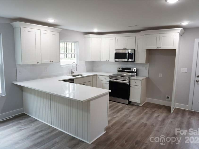 212 James Street, Kannapolis, NC 28083.  MLS# CAR4186400, YatesRealty ID 6499. 