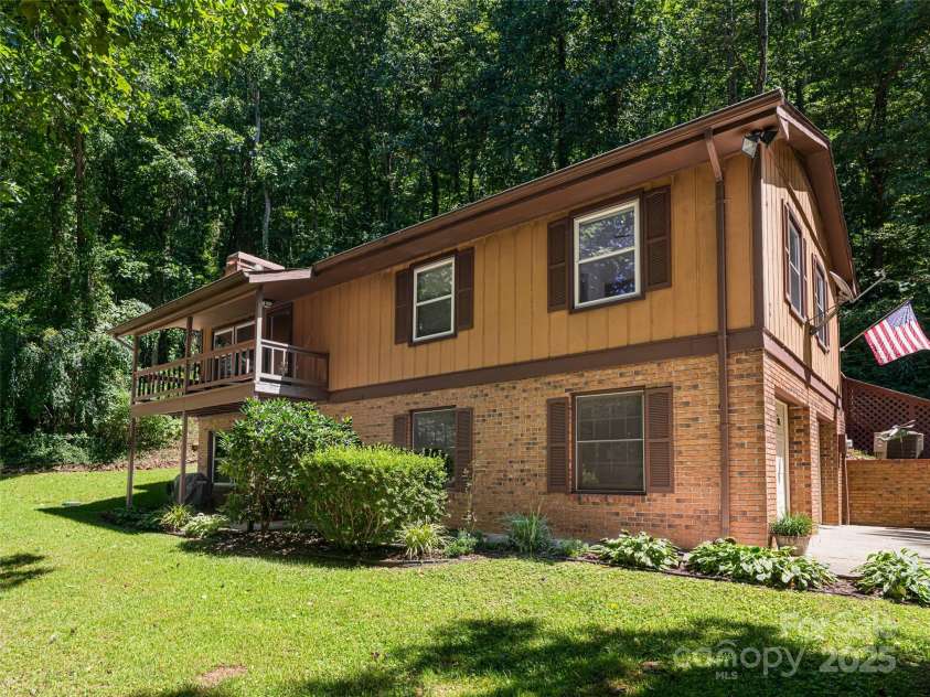 50 Tuckaway Drive, Asheville, NC 28803.  MLS# CAR4299292, YatesRealty ID 65. 