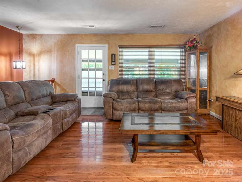 50 Tuckaway Drive, Asheville, NC 28803.  MLS# CAR4299292, YatesRealty ID 65. 