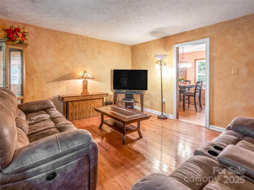 50 Tuckaway Drive, Asheville, NC 28803.  MLS# CAR4299292, YatesRealty ID 65. 