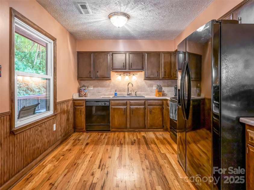 50 Tuckaway Drive, Asheville, NC 28803.  MLS# CAR4299292, YatesRealty ID 65. 