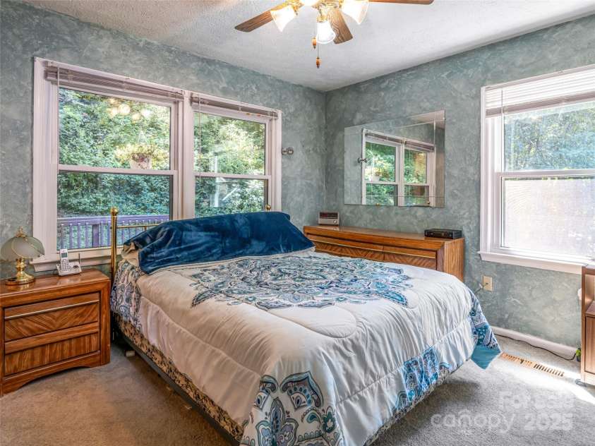 50 Tuckaway Drive, Asheville, NC 28803.  MLS# CAR4299292, YatesRealty ID 65. 