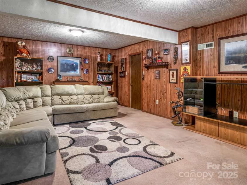 50 Tuckaway Drive, Asheville, NC 28803.  MLS# CAR4299292, YatesRealty ID 65. 