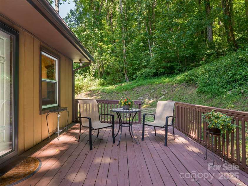 50 Tuckaway Drive, Asheville, NC 28803.  MLS# CAR4299292, YatesRealty ID 65. 
