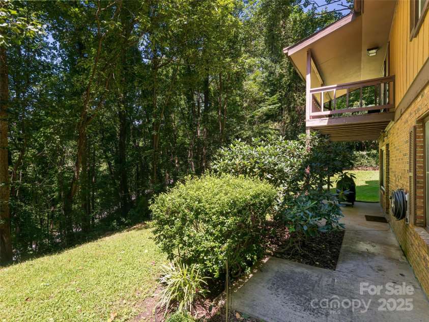 50 Tuckaway Drive, Asheville, NC 28803.  MLS# CAR4299292, YatesRealty ID 65. 