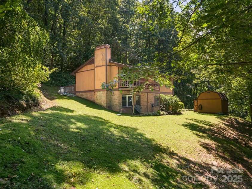 50 Tuckaway Drive, Asheville, NC 28803.  MLS# CAR4299292, YatesRealty ID 65. 