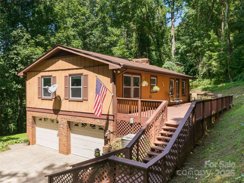 50 Tuckaway Drive, Asheville, NC 28803.  MLS# CAR4299292, YatesRealty ID 65. 