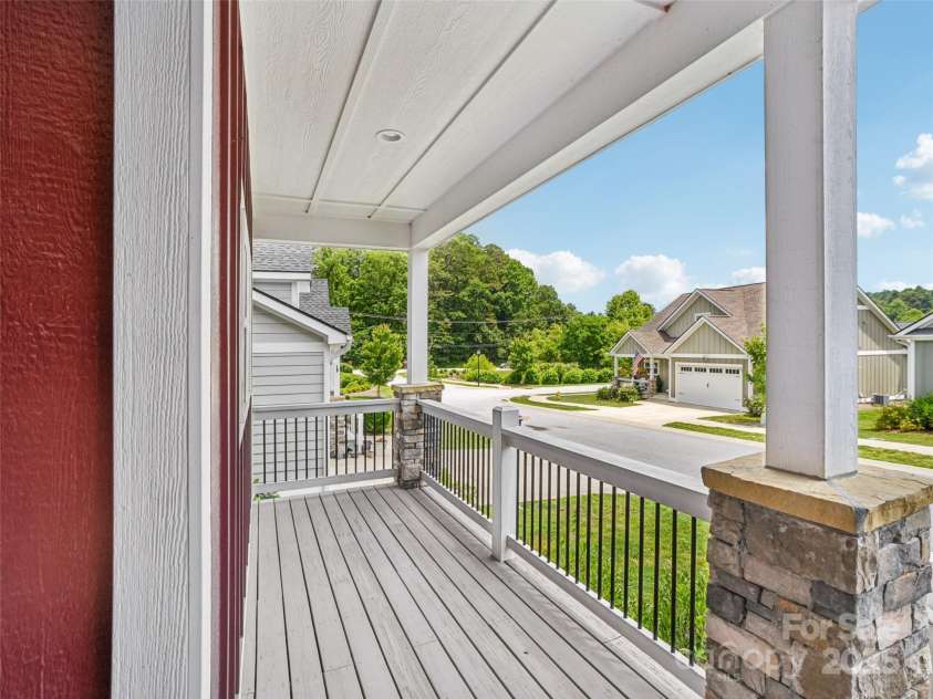 64 Leyland Circle, Hendersonville, NC 28792.  MLS# CAR4308400, YatesRealty ID 650. 