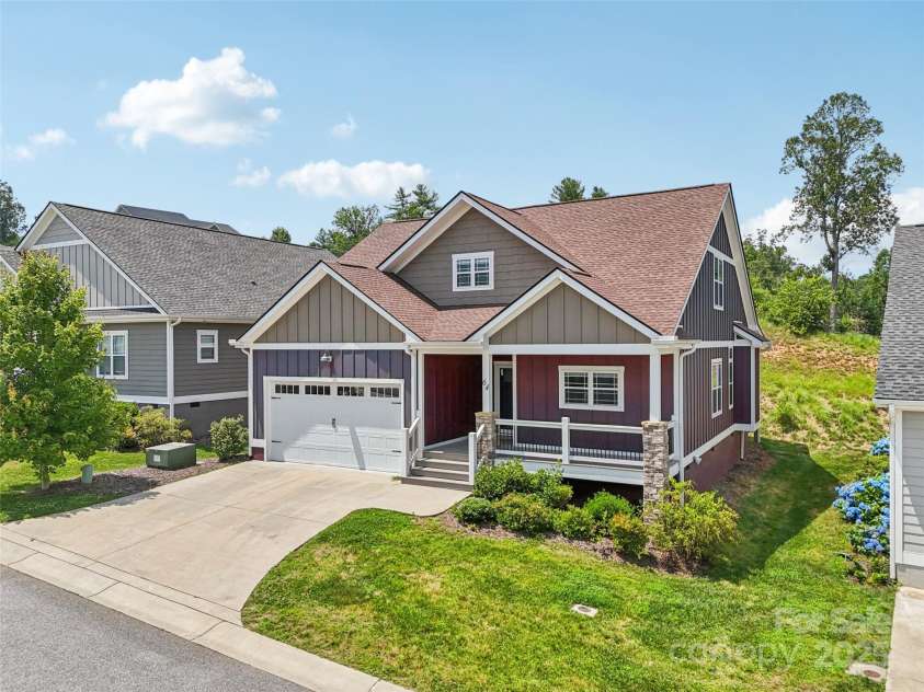 64 Leyland Circle, Hendersonville, NC 28792.  MLS# CAR4308400, YatesRealty ID 650. 