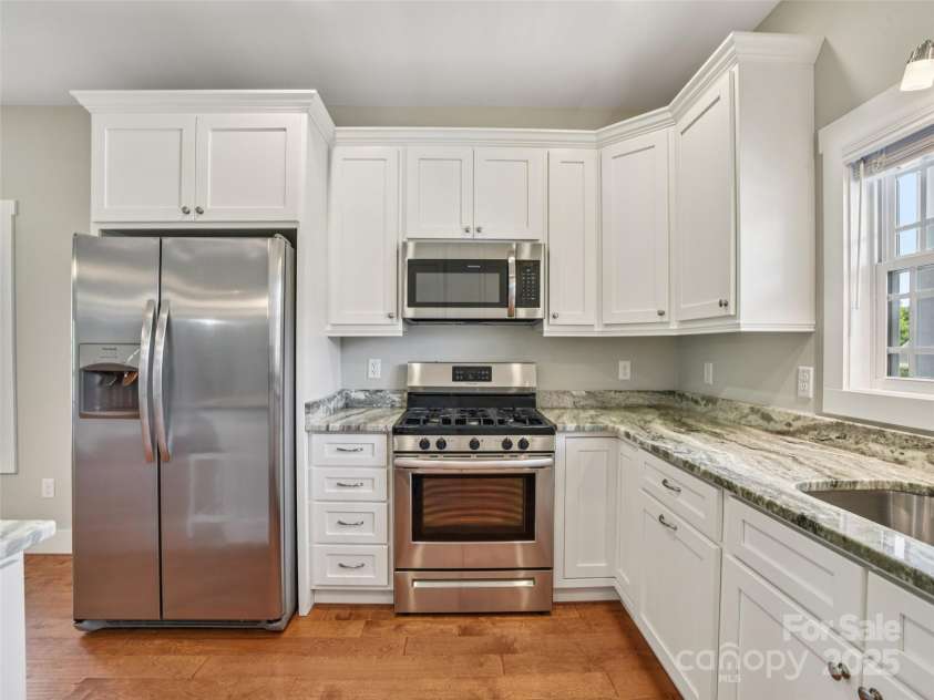 64 Leyland Circle, Hendersonville, NC 28792.  MLS# CAR4308400, YatesRealty ID 650. 