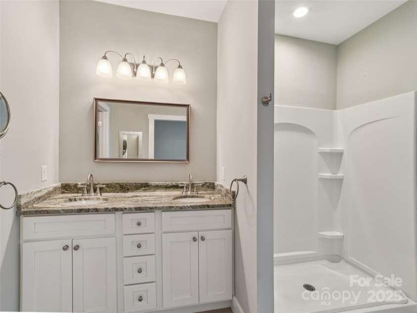 64 Leyland Circle, Hendersonville, NC 28792.  MLS# CAR4308400, YatesRealty ID 650. 