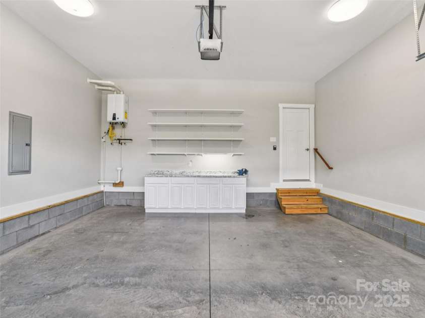 64 Leyland Circle, Hendersonville, NC 28792.  MLS# CAR4308400, YatesRealty ID 650. 