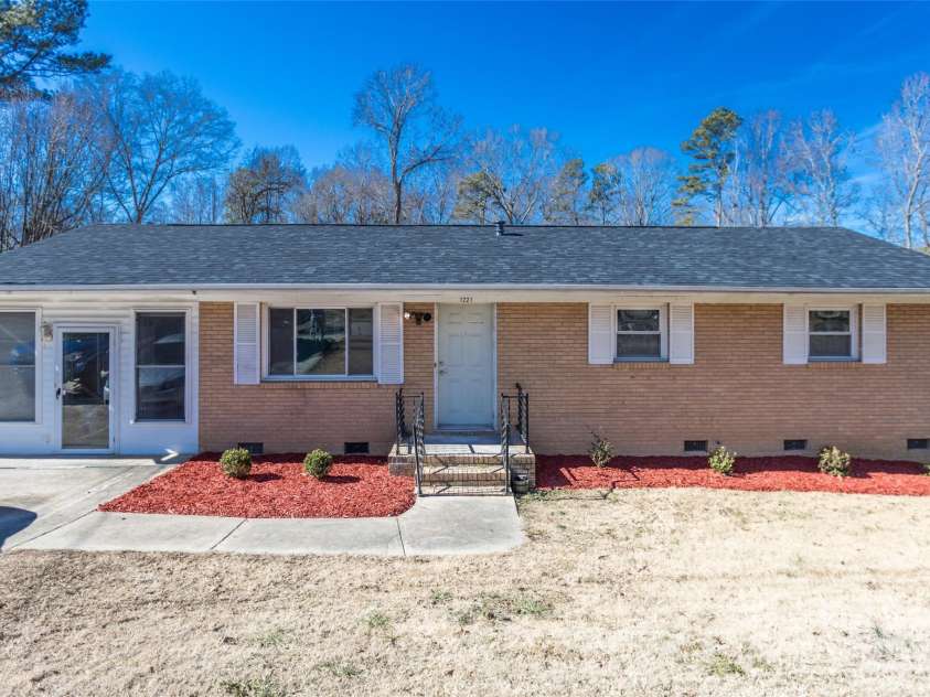 1221 Myrtle School Road, Gastonia, NC 28052.  MLS# CAR4217542, YatesRealty ID 6502. 